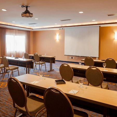 Отель Courtyard By Marriott Madison West / Мидлтон Экстерьер фото