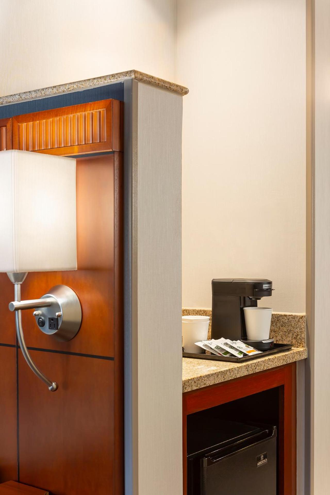 Отель Courtyard By Marriott Madison West / Мидлтон Экстерьер фото