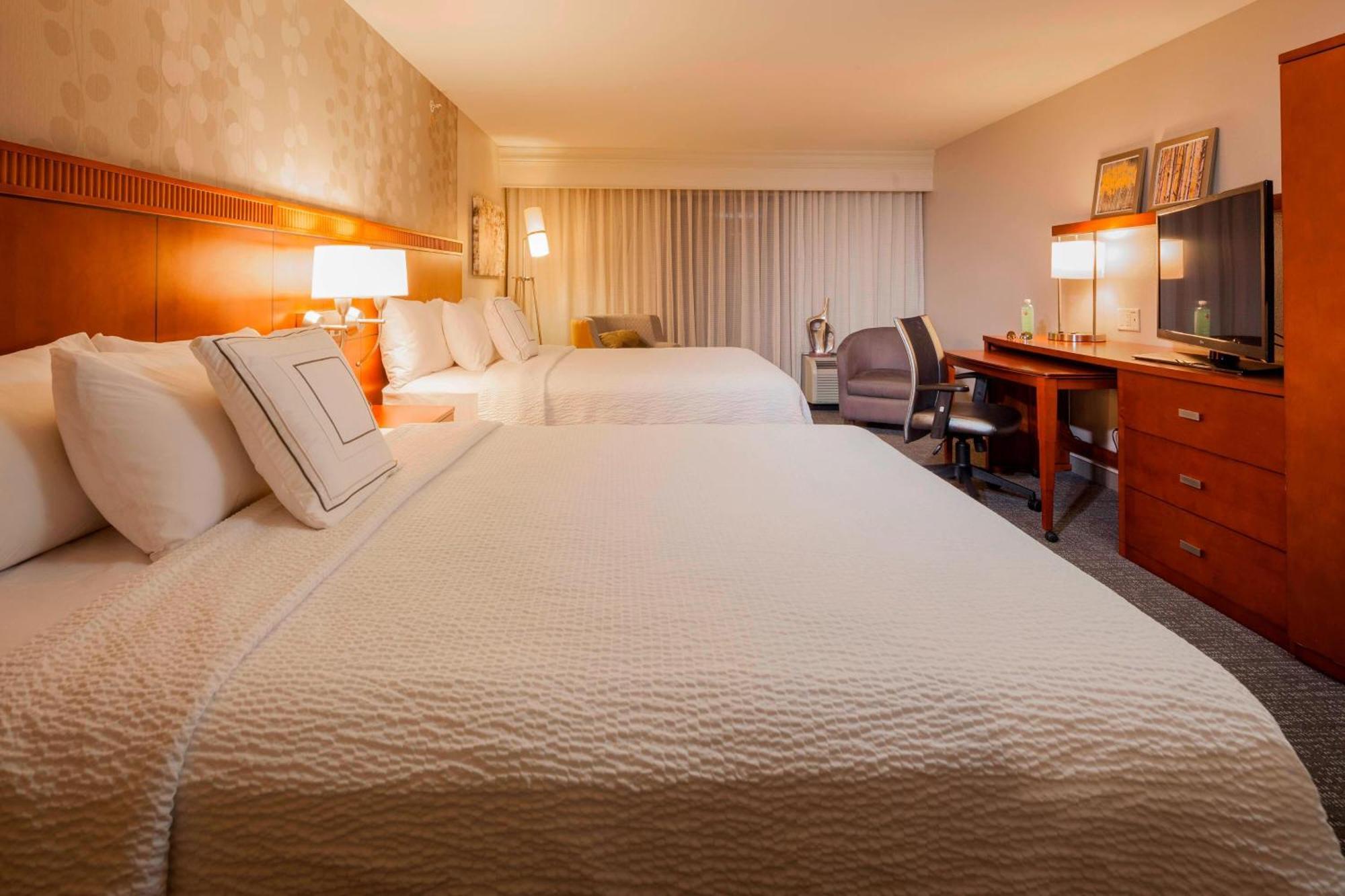Отель Courtyard By Marriott Madison West / Мидлтон Экстерьер фото