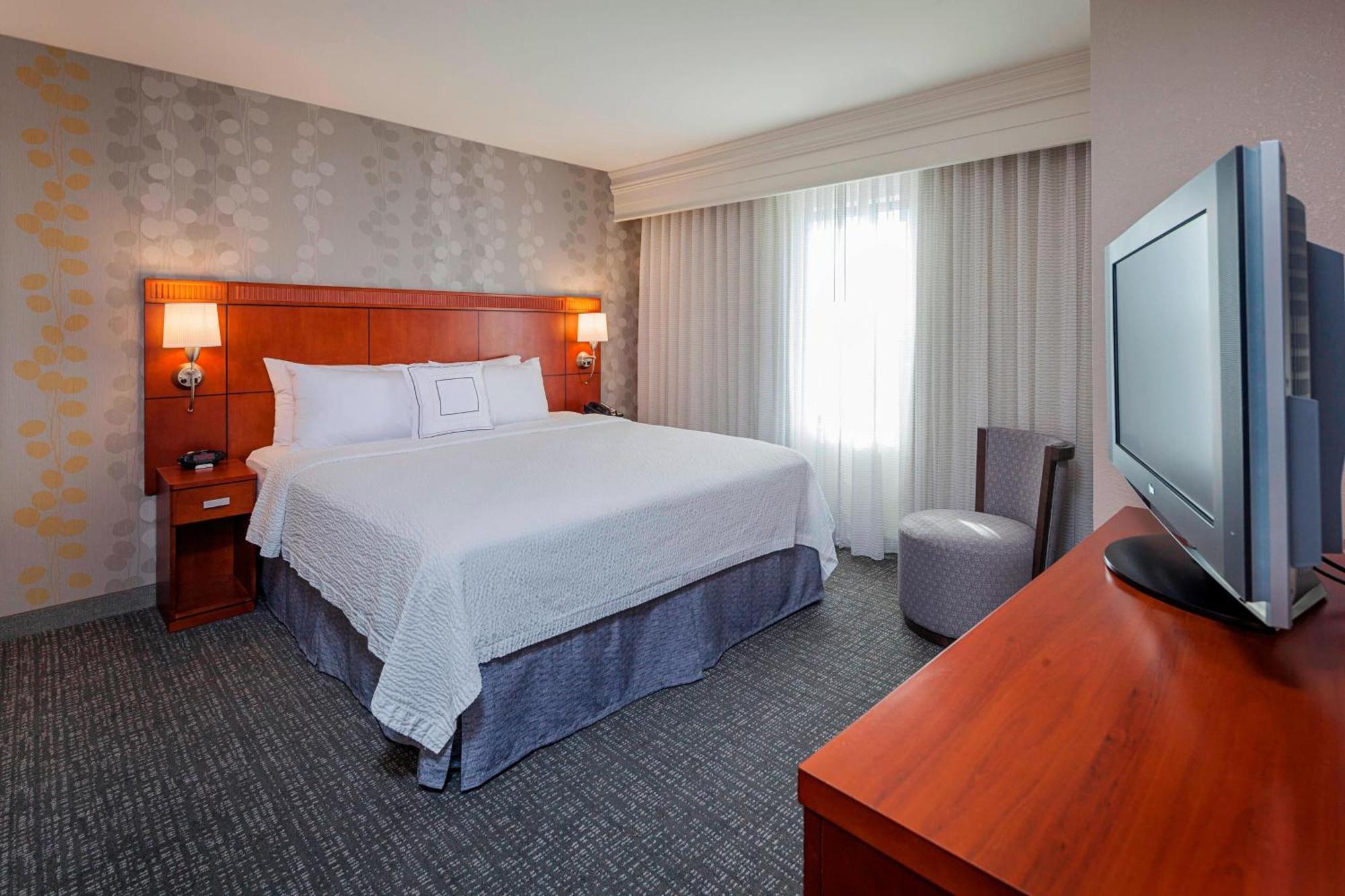 Отель Courtyard By Marriott Madison West / Мидлтон Экстерьер фото