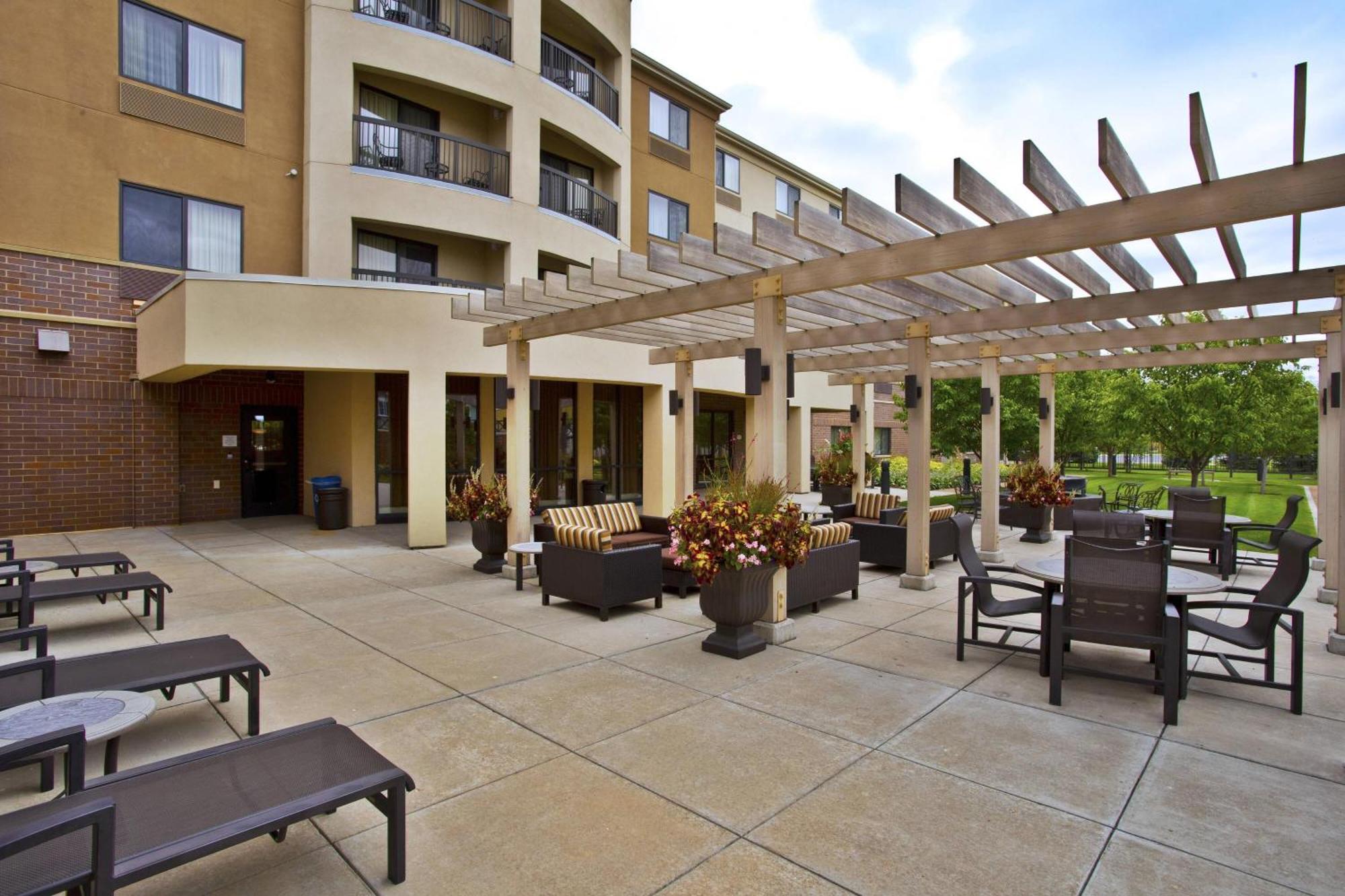 Отель Courtyard By Marriott Madison West / Мидлтон Экстерьер фото