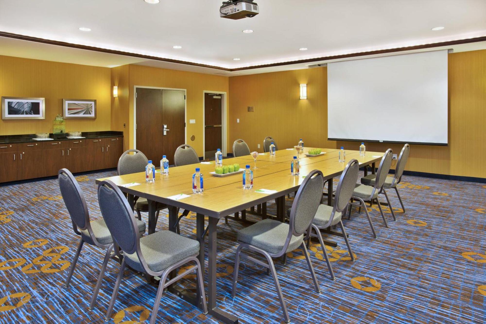 Отель Courtyard By Marriott Madison West / Мидлтон Экстерьер фото