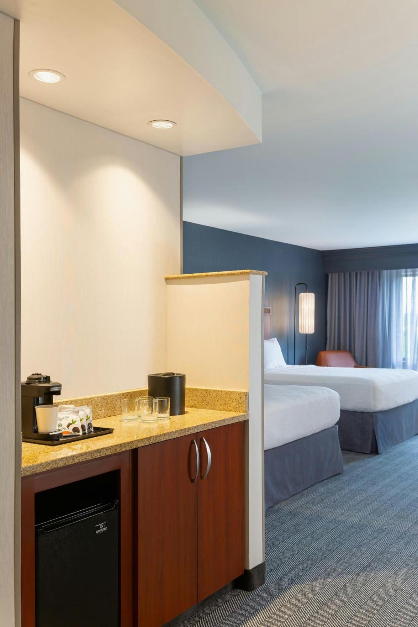 Отель Courtyard By Marriott Madison West / Мидлтон Экстерьер фото
