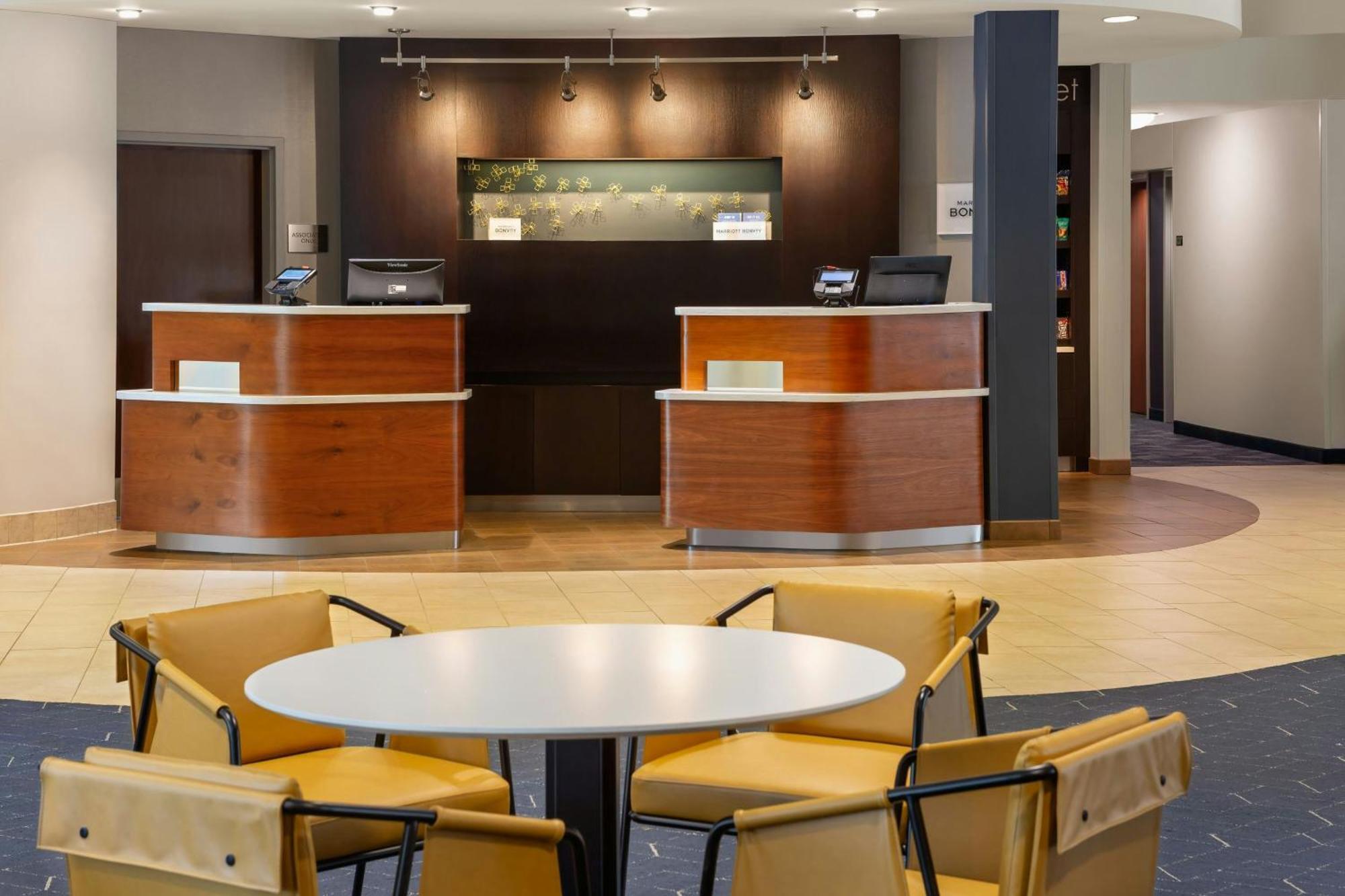 Отель Courtyard By Marriott Madison West / Мидлтон Экстерьер фото