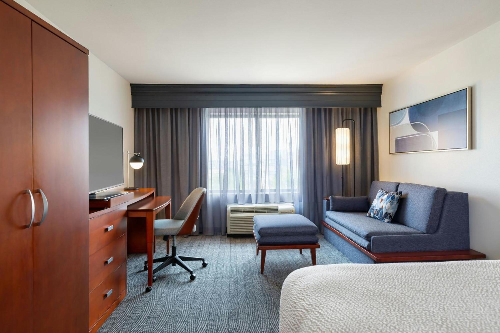 Отель Courtyard By Marriott Madison West / Мидлтон Экстерьер фото