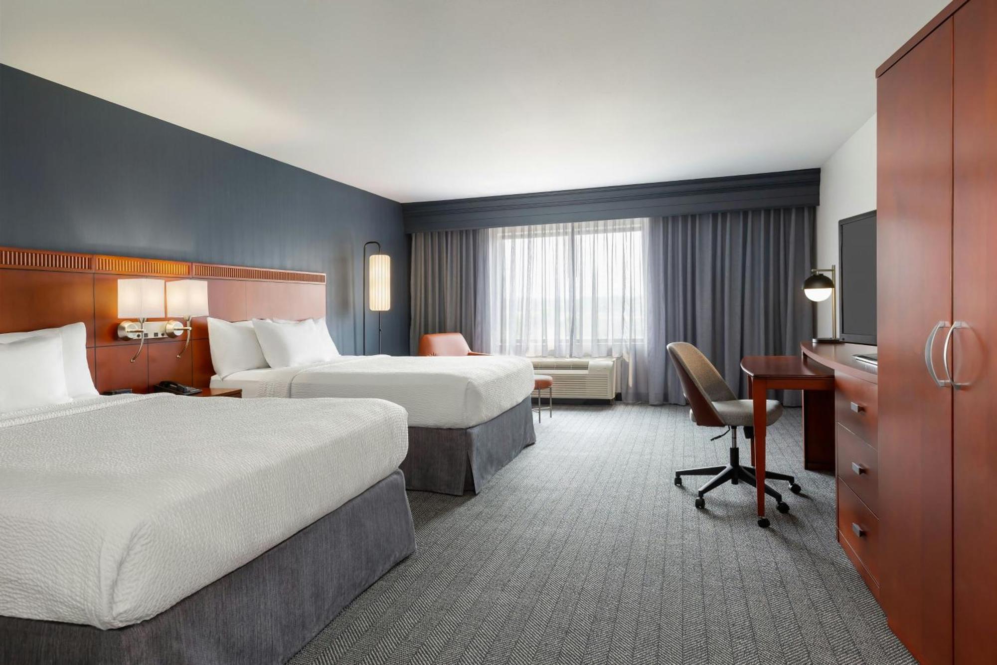 Отель Courtyard By Marriott Madison West / Мидлтон Экстерьер фото