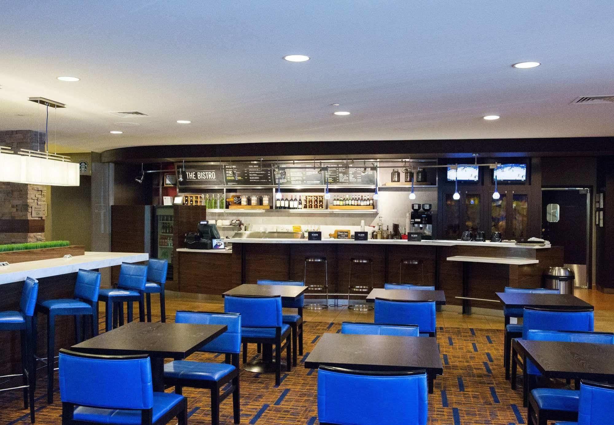 Отель Courtyard By Marriott Madison West / Мидлтон Экстерьер фото